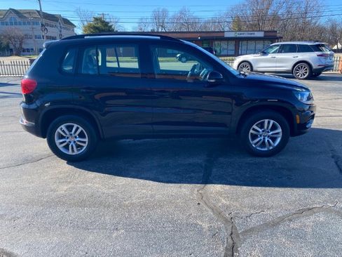 Used 2016 Volkswagen Tiguan S image 6