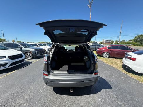 Used 2019 Jeep Cherokee Latitude Plus FWD image 5