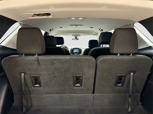 Used 2021 Chevrolet Traverse LT image 28