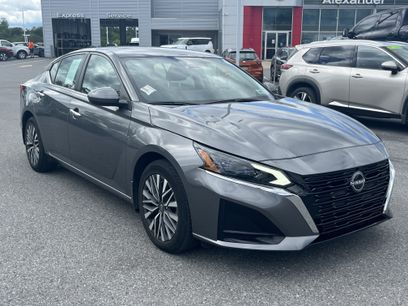 Used 2023 Nissan Altima 2.5 SV w/ SV Premium Package