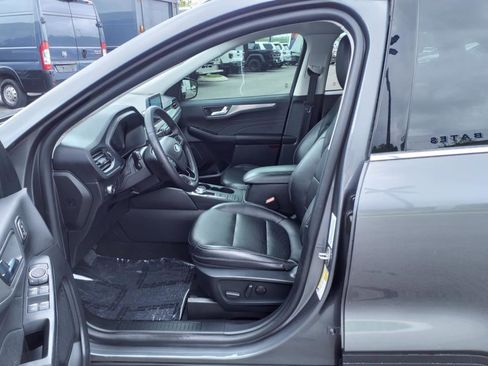 Used 2022 Ford Escape Titanium image 32