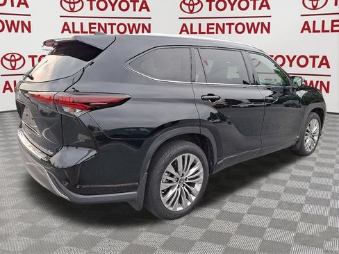 Used 2024 Toyota Highlander Platinum AWD/4WD image 7