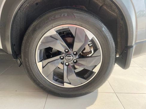 Certified 2024 Nissan Rogue SV FWD image 17