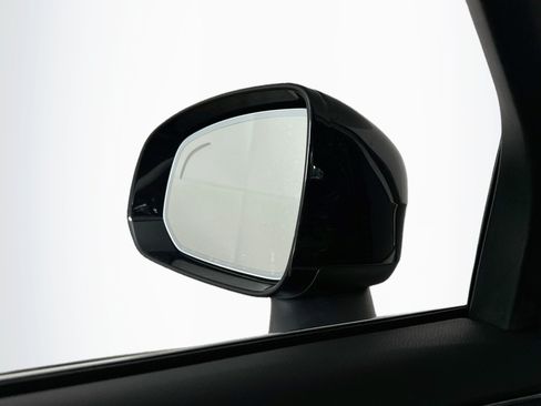 Used 2025 Volvo XC90 B6 Plus w/ Protection Package Premier AWD/4WD image 16
