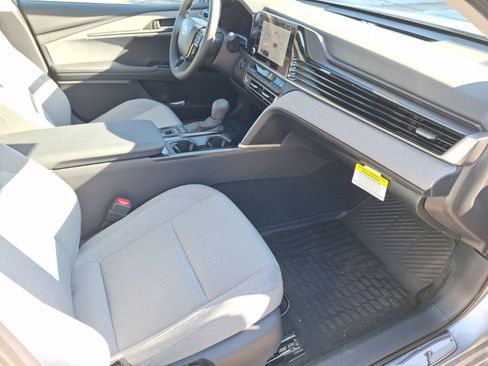 Used 2025 Toyota Camry LE image 33