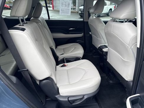 Used 2024 Toyota Grand Highlander AWD image 13