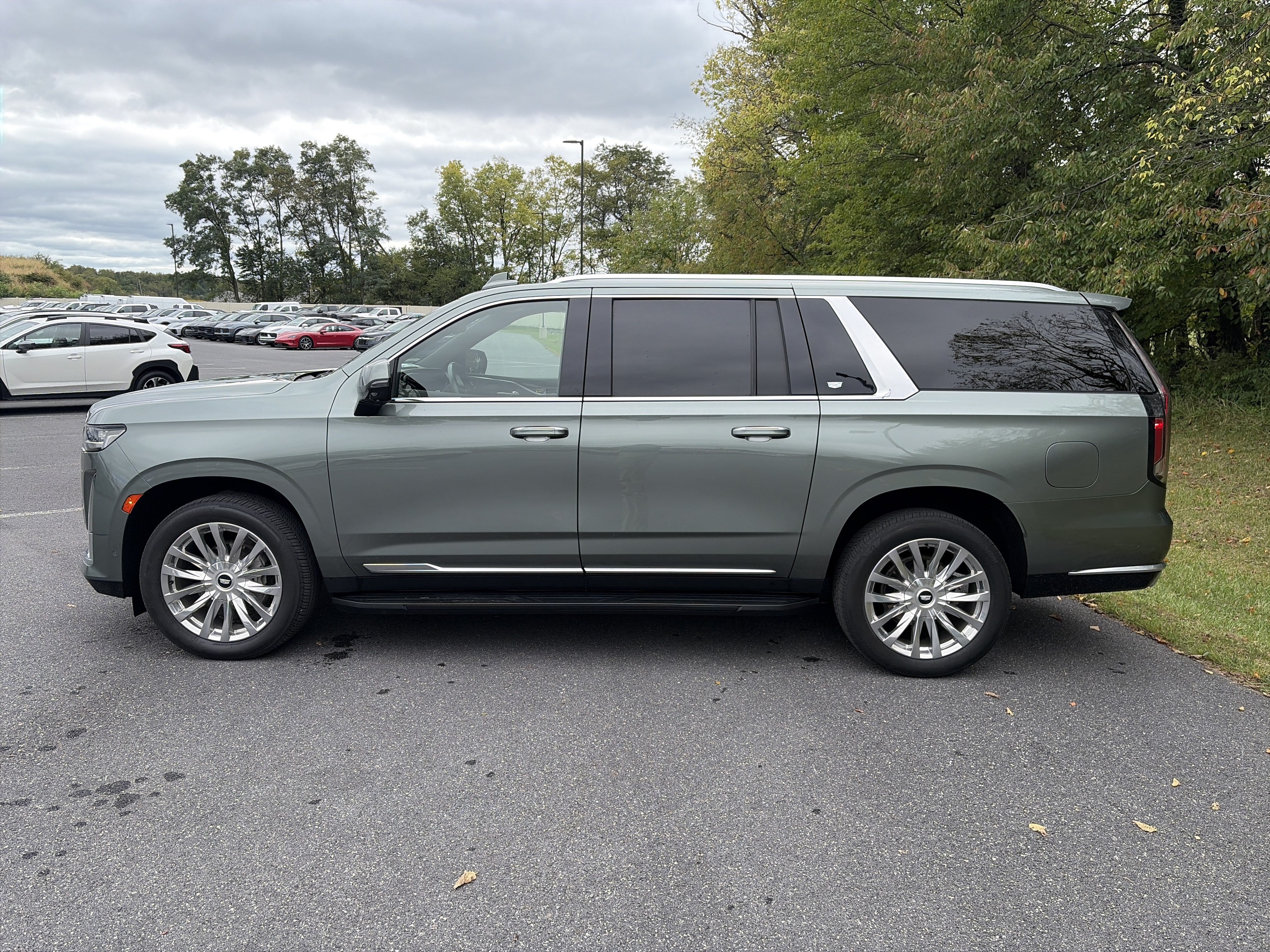 Used 2023 Cadillac Escalade ESV Premium Luxury w/ Performance Package AWD/4WD image 8