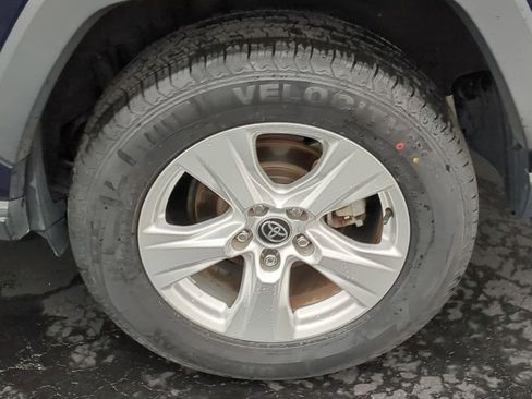 Used 2021 Toyota RAV4 XLE image 10