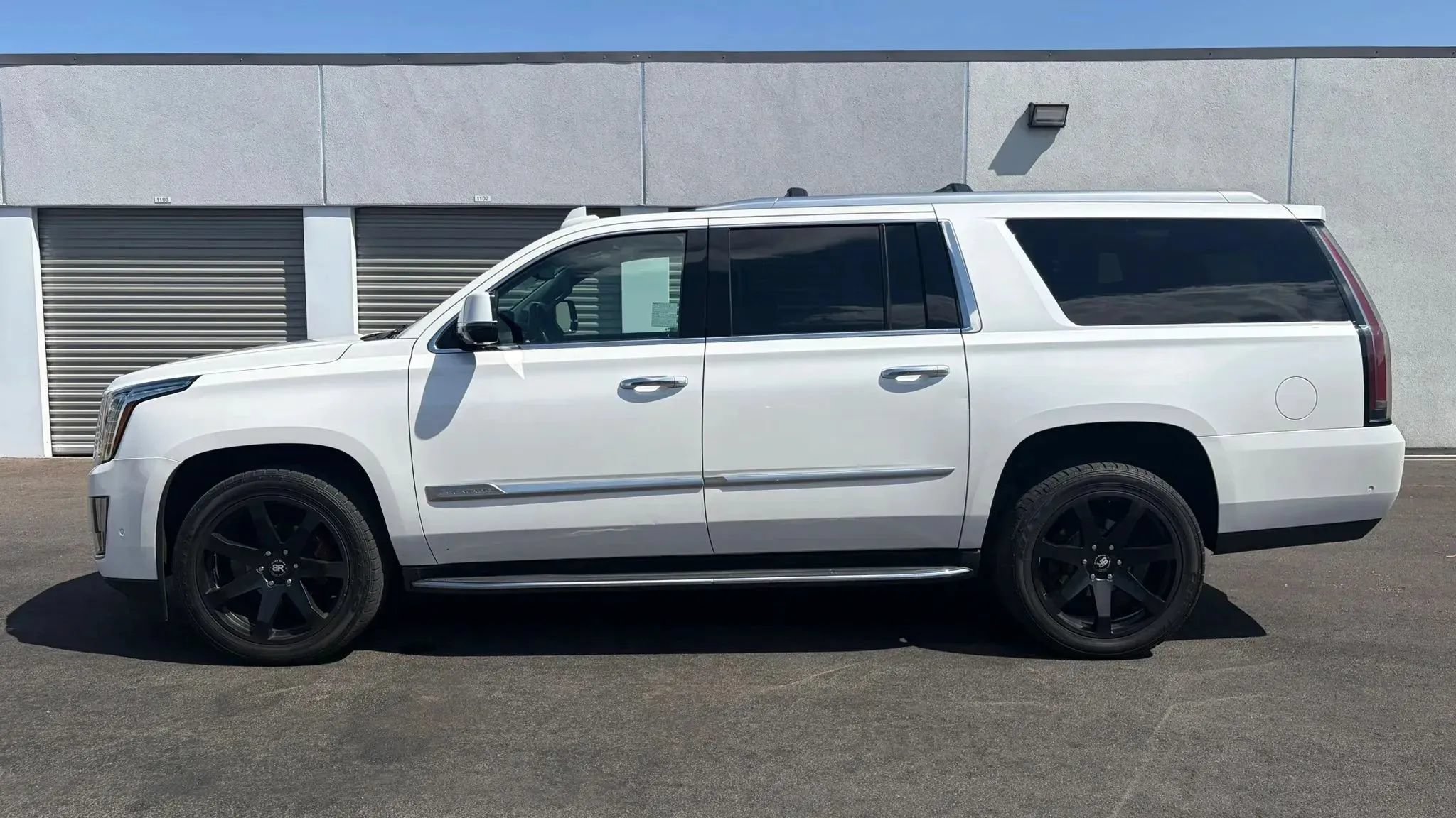Used 2018 Cadillac Escalade ESV Luxury AWD/4WD image 2