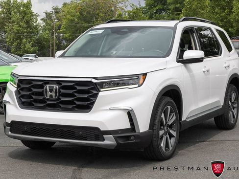 Used 2025 Honda Pilot Touring image 13