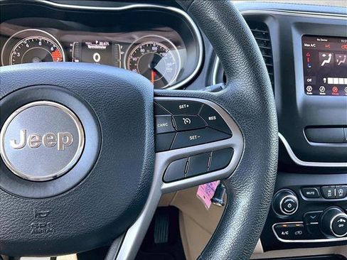 Used 2019 Jeep Cherokee Latitude w/ Popular Appearance Group FWD image 19