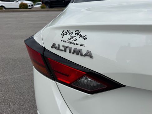 Used 2024 Nissan Altima 2.5 SV w/ SV Premium Package FWD image 14