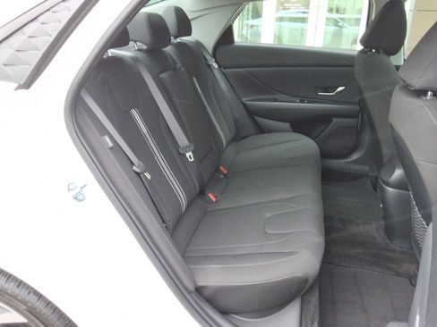 Used 2025 Hyundai Elantra SEL FWD image 33