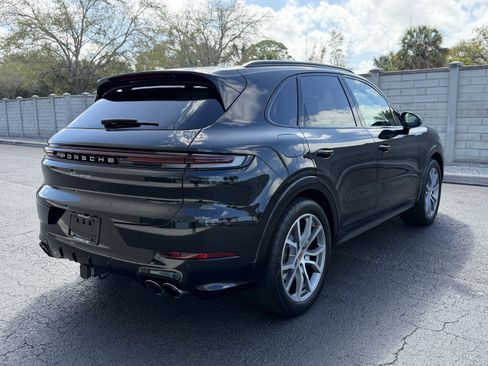 Certified 2025 Porsche Cayenne image 6