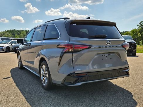 Used 2023 Toyota Sienna XSE w/ XSE Plus Package AWD/4WD image 3