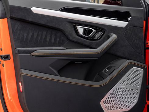 Used 2024 Lamborghini Urus S image 18