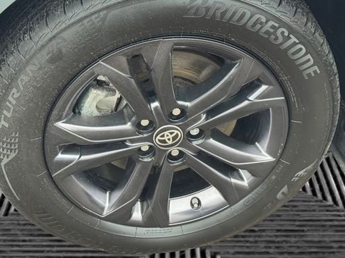 Used 2024 Toyota Sienna XSE w/ XSE Plus Package AWD/4WD image 9
