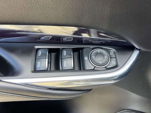 Used 2023 Cadillac XT4 Luxury w/ Cold Weather Package AWD/4WD image 18