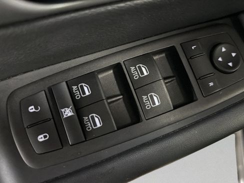 Used 2025 Chrysler Pacifica Select FWD image 15