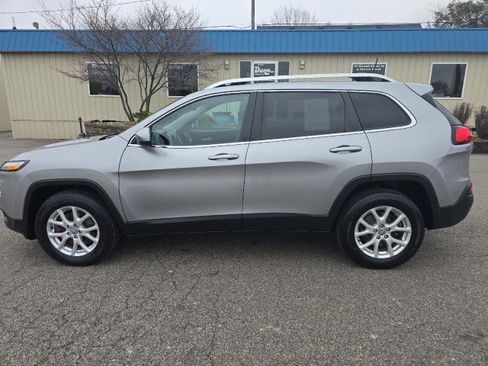 Used 2016 Jeep Cherokee Latitude w/ Cold Weather Group image 6