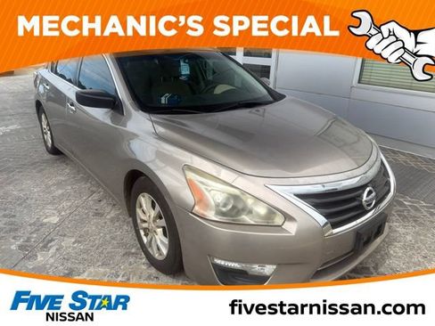 Used 2014 Nissan Altima 2.5 S w/ Sport Value Package FWD image 1