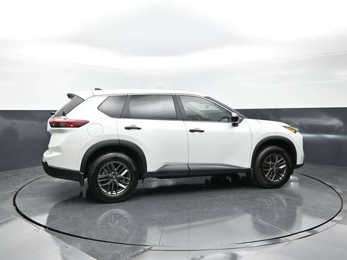 Certified 2025 Nissan Rogue S FWD image 4