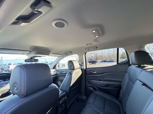 Used 2023 GMC Acadia SLT w/ Elevation Edition image 19