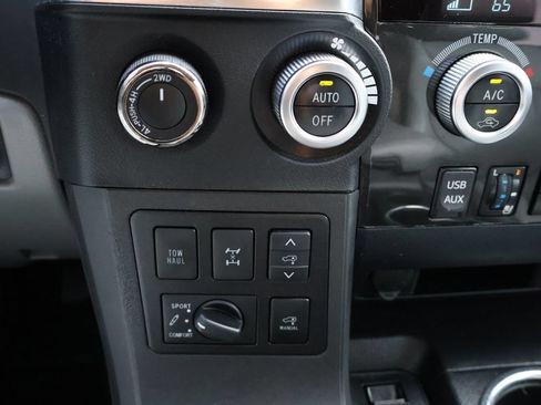 Used 2019 Toyota Sequoia Platinum AWD/4WD image 26
