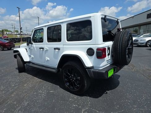 Used 2025 Jeep Wrangler Unlimited Sahara AWD/4WD image 4