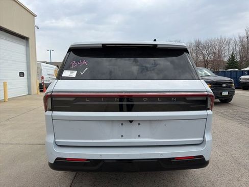 New 2026 Lincoln Navigator Reserve w/ Jet Appearance Package AWD/4WD image 5