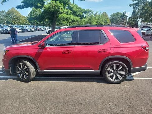 Certified 2025 Honda Pilot Touring image 9