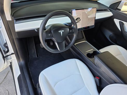 Used 2021 Tesla Model Y Long Range image 18