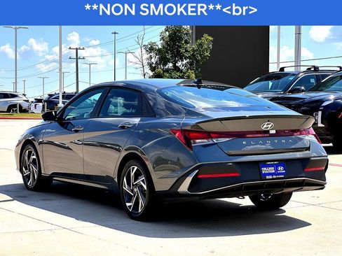 Used 2025 Hyundai Elantra Sport image 6