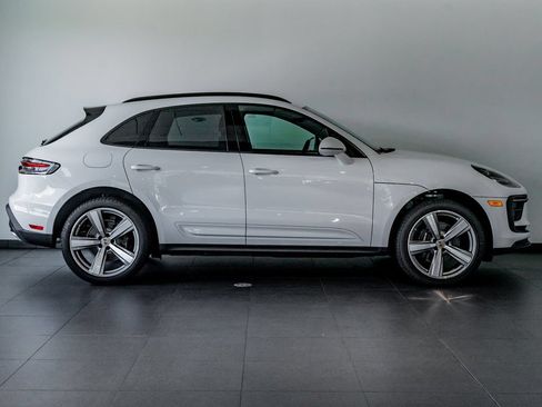 Certified 2025 Porsche Macan AWD/4WD image 8