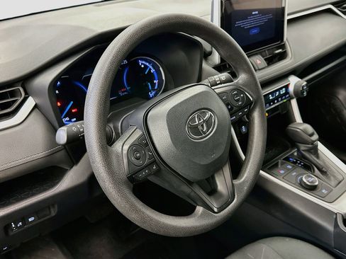 Used 2025 Toyota RAV4 XLE AWD/4WD image 18