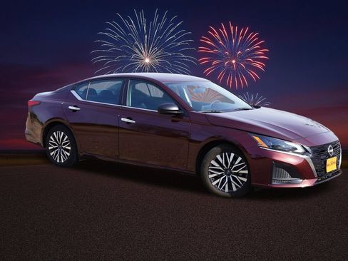 Used 2024 Nissan Altima 2.5 SV FWD image 2
