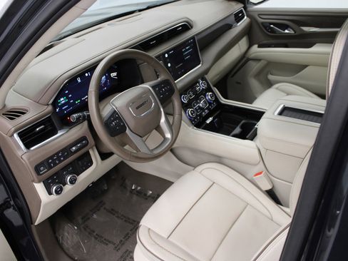 Used 2022 GMC Yukon Denali w/ Denali Premium Package image 20
