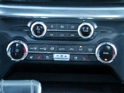 Used 2022 Ford F150 Lariat w/ Equipment Group 502A High image 31