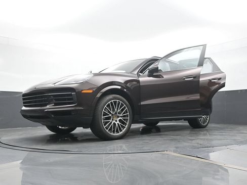 Certified 2023 Porsche Cayenne S Platinum AWD/4WD image 31