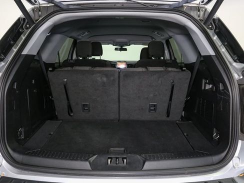 Used 2022 Ford Explorer XLT image 11