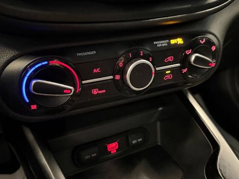 Used 2020 Kia Soul LX FWD image 13
