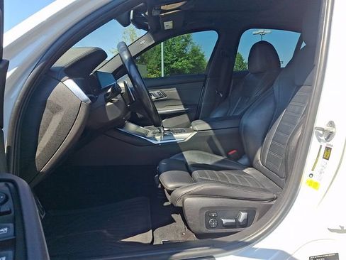 Used 2021 BMW 330i Sedan w/ M Sport Package RWD image 13