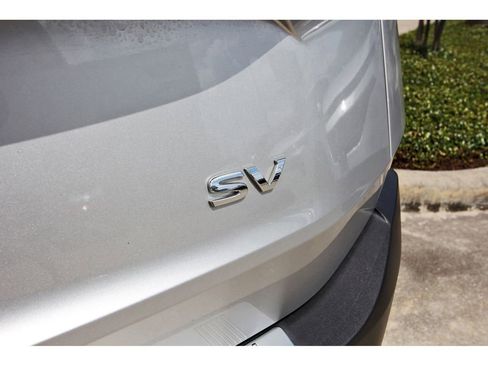 Used 2023 Nissan Rogue SV FWD image 9