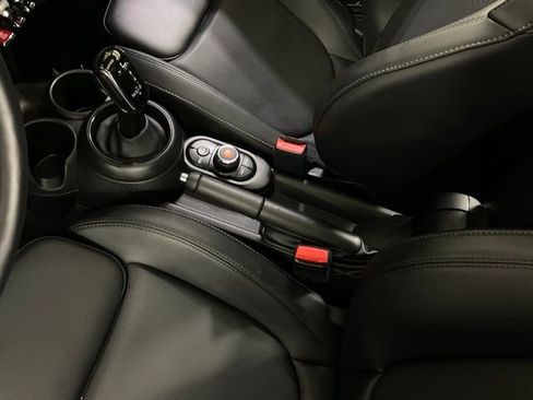 Used 2022 MINI Cooper S w/ Premium Package image 17