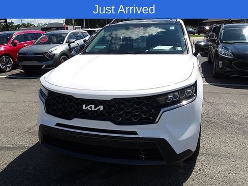 Used 2023 Kia Sorento S w/ Panoramic Sunroof Package AWD/4WD image 2