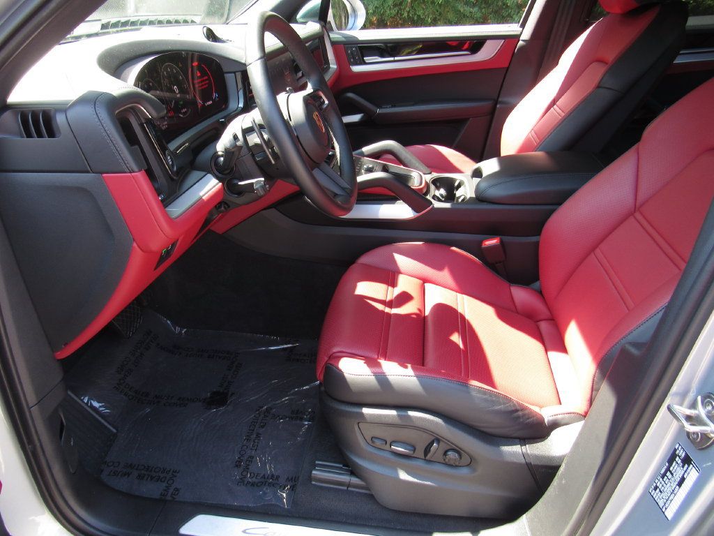 Certified 2025 Porsche Cayenne E-Hybrid AWD/4WD image 5