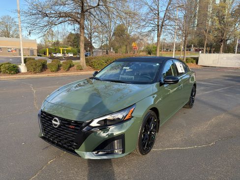 New 2026 Nissan Altima 2.5 SR image 3