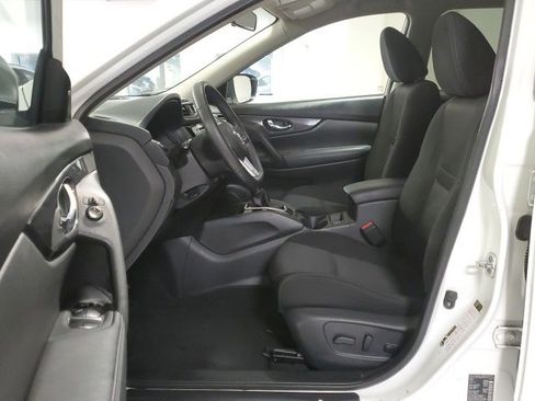 Used 2019 Nissan Rogue SV image 11