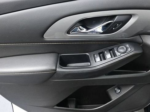 Used 2020 Chevrolet Traverse LT FWD image 13