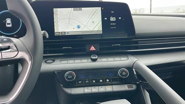 New 2025 Hyundai Elantra SEL FWD image 13